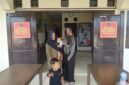 Anak dan istri korban saat memberikan kesaksian yang dialami suaminya