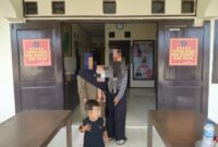 Anak dan istri korban saat memberikan kesaksian yang dialami suaminya